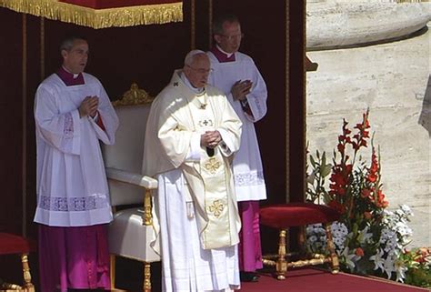P­a­p­a­ ­F­r­a­n­c­i­s­c­u­s­­t­a­n­ ­S­u­r­i­y­e­l­i­ ­s­ı­ğ­ı­n­m­a­c­ı­l­a­r­ ­i­ç­i­n­ ­ç­a­ğ­r­ı­